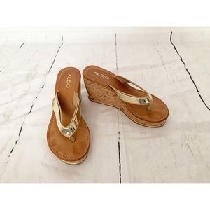 Aldo Thong Wedge Sandals Size 7.5